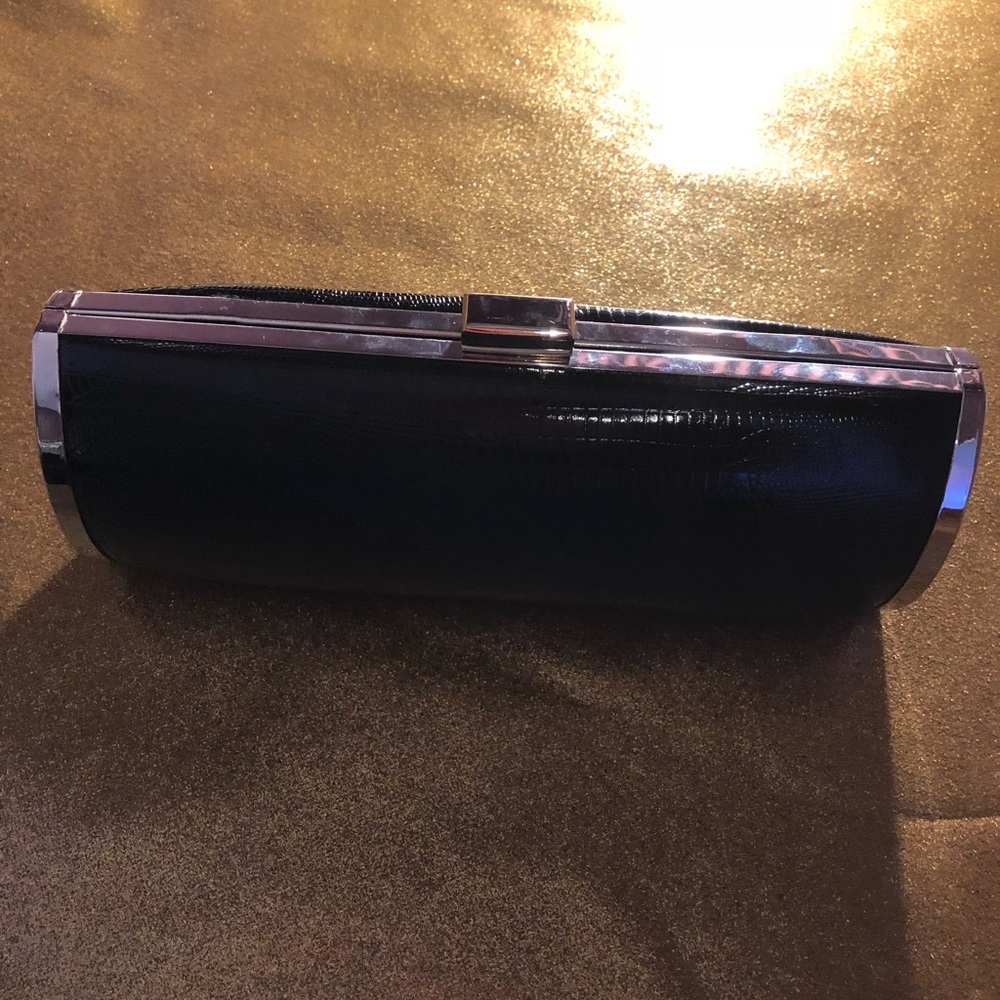 Black clutch